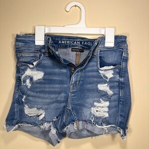 American Eagle distressed shorts, Size 4.
(INV#A9)